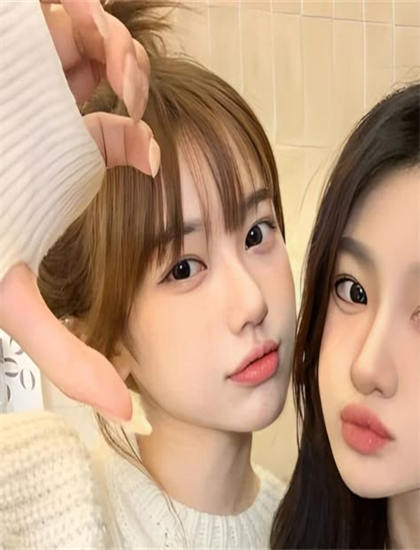 漂亮的保姆1電影中文_女人白嫩嫩的乳